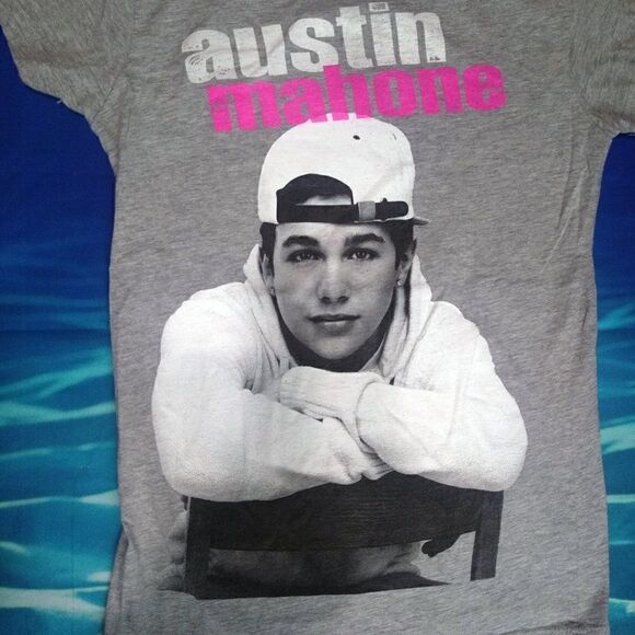 MediumāAustināMahoneĀ Woman'sāBandāTee - Picture 3 of 3